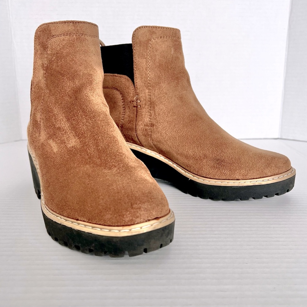 Tan Suede Ankle Booties Womens 6 Elastic Ankle & Pull Loops Casual Block Heel